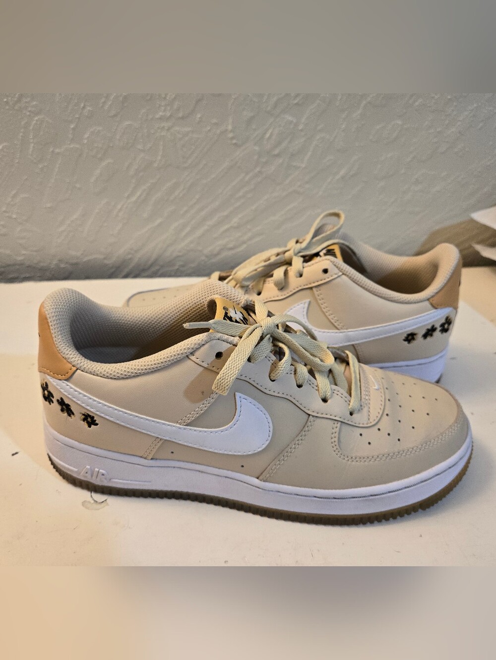 Nike Air Force 1 Low in Beige with White Swoosh Kids 6.5